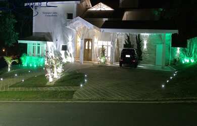 Imagem: A casa em condomínio possui 4 Dormitórios, 4 Suítes, 5 Banheiros