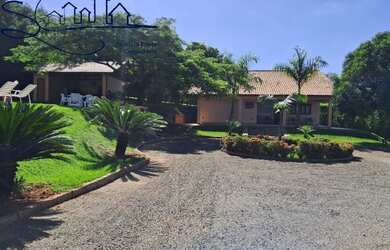 Imagem: A casa em condomínio possui 5 Dormitórios, 3 Suítes, 5 Banheiros