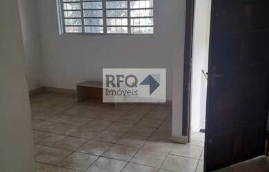 Imagem: A casa possui 2 Dormitórios, 1 Banheiro, 2 Vagas na garagem