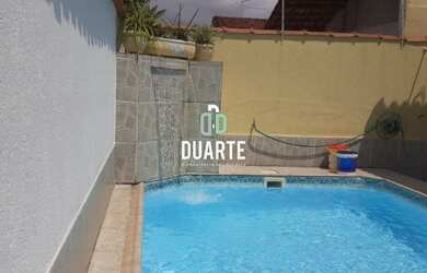 Imagem: A casa possui 4 Dormitórios, 2 Suítes, 4 Banheiros, 5 Vagas