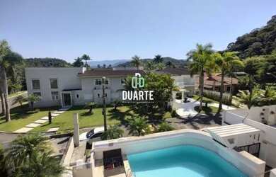 Imagem: A casa em condomínio possui 5 Dormitórios, 4 Suítes, 6 Banheiros