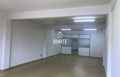 Imagem: A sala comercial possui 2 Banheiros, 1 Vaga na garagem, 125m²
