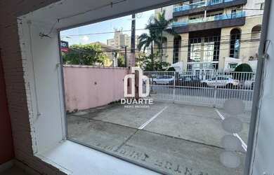 Imagem: A loja possui 5 Dormitórios, 3 Suítes, 5 Banheiros, 4 Vagas