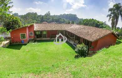 Imagem: A casa em condomínio possui 4 Dormitórios, 2 Suítes, 4 Vagas