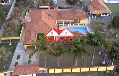 Imagem: A chácara possui 4 Dormitórios, 2 Suítes, 5 Banheiros, 2652m²