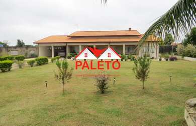 Imagem: A chácara possui 3 Dormitórios, 3 Suítes, 5 Banheiros, 2