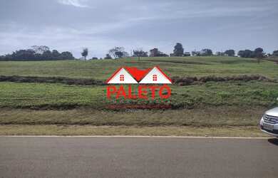 Imagem: O terreno possui 450m² de Área Privada e está localizado