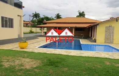 Imagem: A chácara possui 6 Dormitórios, 2 Suítes, 6 Banheiros, 1068m²