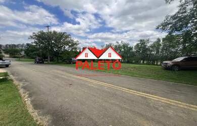 Imagem: O terreno possui 900m² de Área Privada e está localizado