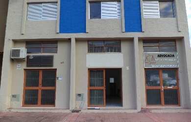 Imagem: A sala comercial e possui Dormitórios, Suítes, 2 Banheiros