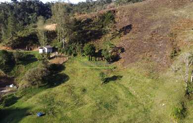 Imagem: A chácara possui 3 Dormitórios, 2 Banheiros, 1 Vaga na garagem