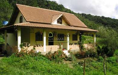 Imagem: A fazenda possui 3 Dormitórios, 1 Suíte, 2 Banheiros, 1 Vaga