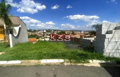 Imagem: O terreno possui 311m² de Área Privada e está localizado