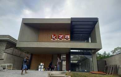 Imagem: A casa em condomínio possui 3 Dormitórios, 3 Suítes, 5 Banheiros