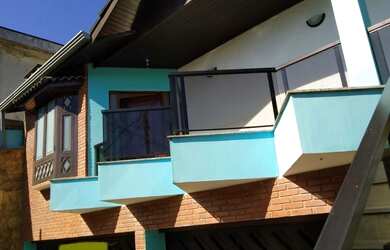 Imagem: A casa possui 3 Dormitórios, 1 Suíte, 4 Banheiros, 4 Vagas