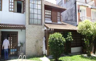 Imagem: A casa em condomínio possui 3 Dormitórios, 3 Suítes, 1 Banheiro