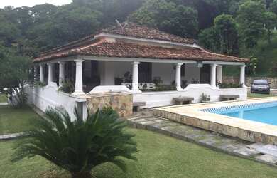 Imagem: A fazenda possui 4 Dormitórios, 1 Suíte, 15 Vagas na garagem