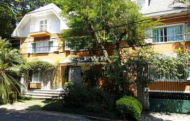 Imagem: A casa em condomínio possui 7 Dormitórios, 7 Suítes, 8 Banheiros