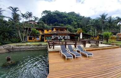 Imagem: A casa possui 8 Dormitórios, 8 Suítes, 10 Banheiros, 5 Vagas