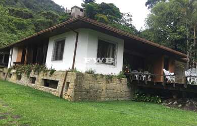 Imagem: A casa possui 5 Dormitórios, 3 Suítes, 4 Banheiros, 4 Vagas