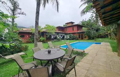 Imagem: A casa em condomínio possui 5 Dormitórios, 5 Suítes, 2 Banheiros