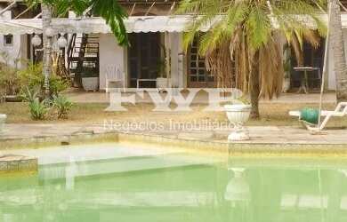 Imagem: O terreno possui 7 Dormitórios, 3 Suítes, 6 Banheiros, 9 Vagas