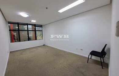 Imagem: A sala comercial à venda possui 1 Banheiro, 2 Vagas na garagem