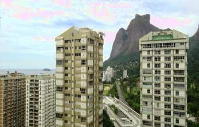 Imagem: O apartamento possui 5 Dormitórios, 2 Suítes, 4 Banheiros