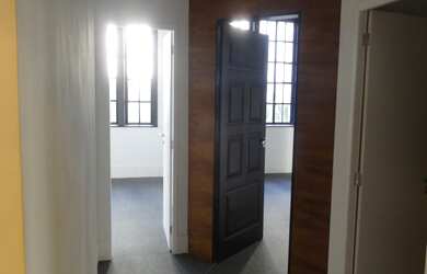 Imagem: A sala comercial possui 100m² de Área Privada e está localizado