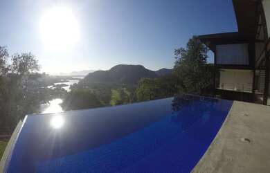 Imagem: A casa em condomínio possui 4 Dormitórios, 4 Suítes, 1 Banheiro