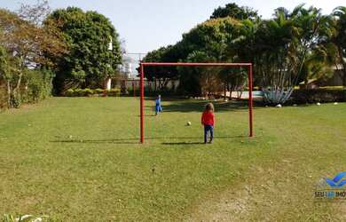 Imagem: A chácara possui 3 Dormitórios, 2 Banheiros, 4 Vagas na garagem