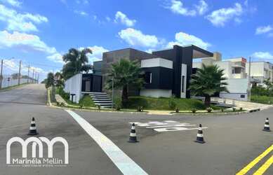 Imagem: A casa em condomínio possui 3 Dormitórios, 3 Suítes, 5 Banheiros