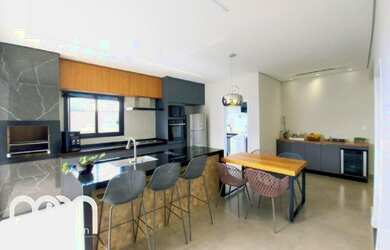 Imagem: A casa em condomínio possui 3 Dormitórios, 1 Suíte, 3 Banheiros