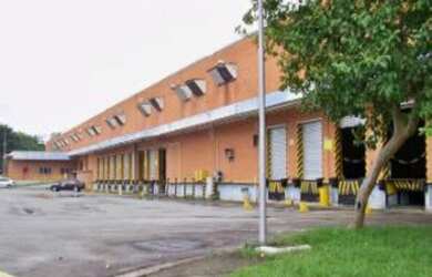 Imagem: O depósito possui 38.906m² de Área, 20.986m² de Área Privada