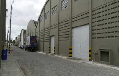 Imagem: O depósito possui 95.000m² de Área, 28.000m² de Área Privada