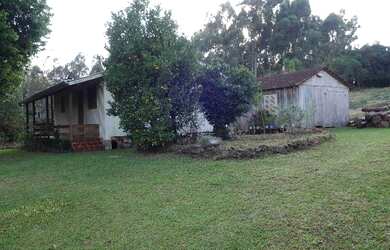 Imagem: A fazenda possui 2 Dormitórios, 1 Banheiro, 1 Vaga na garagem