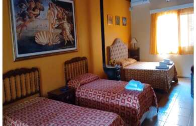 Imagem: A pousada chalé possui 7 Dormitórios, 5 Suítes, 8 Banheiros