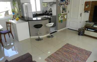 Imagem: O apartamento possui 2 Dormitórios, 1 Suíte, 2 Banheiros