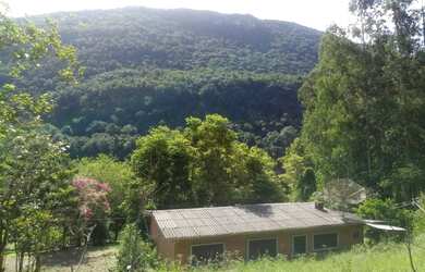 Imagem: A fazenda possui 3 Dormitórios, 2 Banheiros, 70m² de Área