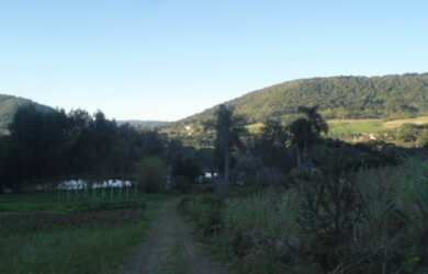 Imagem: A fazenda possui 5 Dormitórios, 2 Banheiros, 4m² de Área