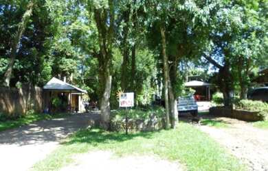 Imagem: O terreno possui 2 Dormitórios, 1 Banheiro, 1 Vaga na garagem