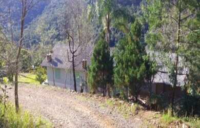 Imagem: A fazenda possui 3 Dormitórios, 1 Banheiro, 65m² de Área