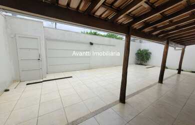 Imagem: A casa à venda possui 4 Dormitórios, 1 Suíte, 3 Banheiros