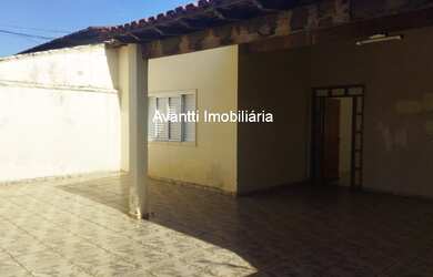 Imagem: A casa possui 4 Dormitórios, 1 Suíte, 2 Banheiros, 4 Vagas