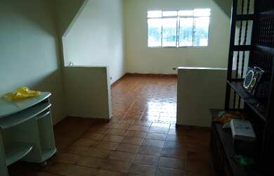 Imagem: A casa possui 2 Dormitórios, 4 Vagas na garagem e está localizado