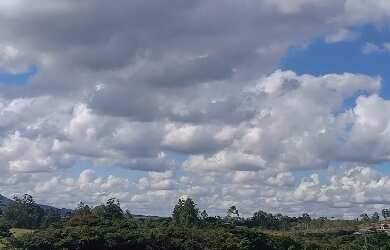 Imagem: O terreno à venda possui e está localizado em Área Rural