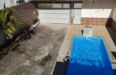 Imagem: A casa possui 3 Dormitórios, 2 Vagas na garagem, 200m² de