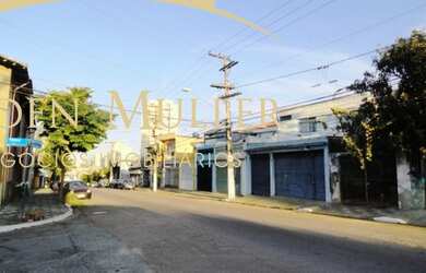 Imagem: O depósito possui 2 Banheiros, 3 Vagas na garagem, 211m² de