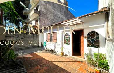 Imagem: A casa possui 2 Dormitórios, 1 Banheiro, 2 Vagas na garagem