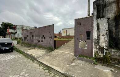 Imagem: O terreno possui 450m² de Área Privada e está localizado